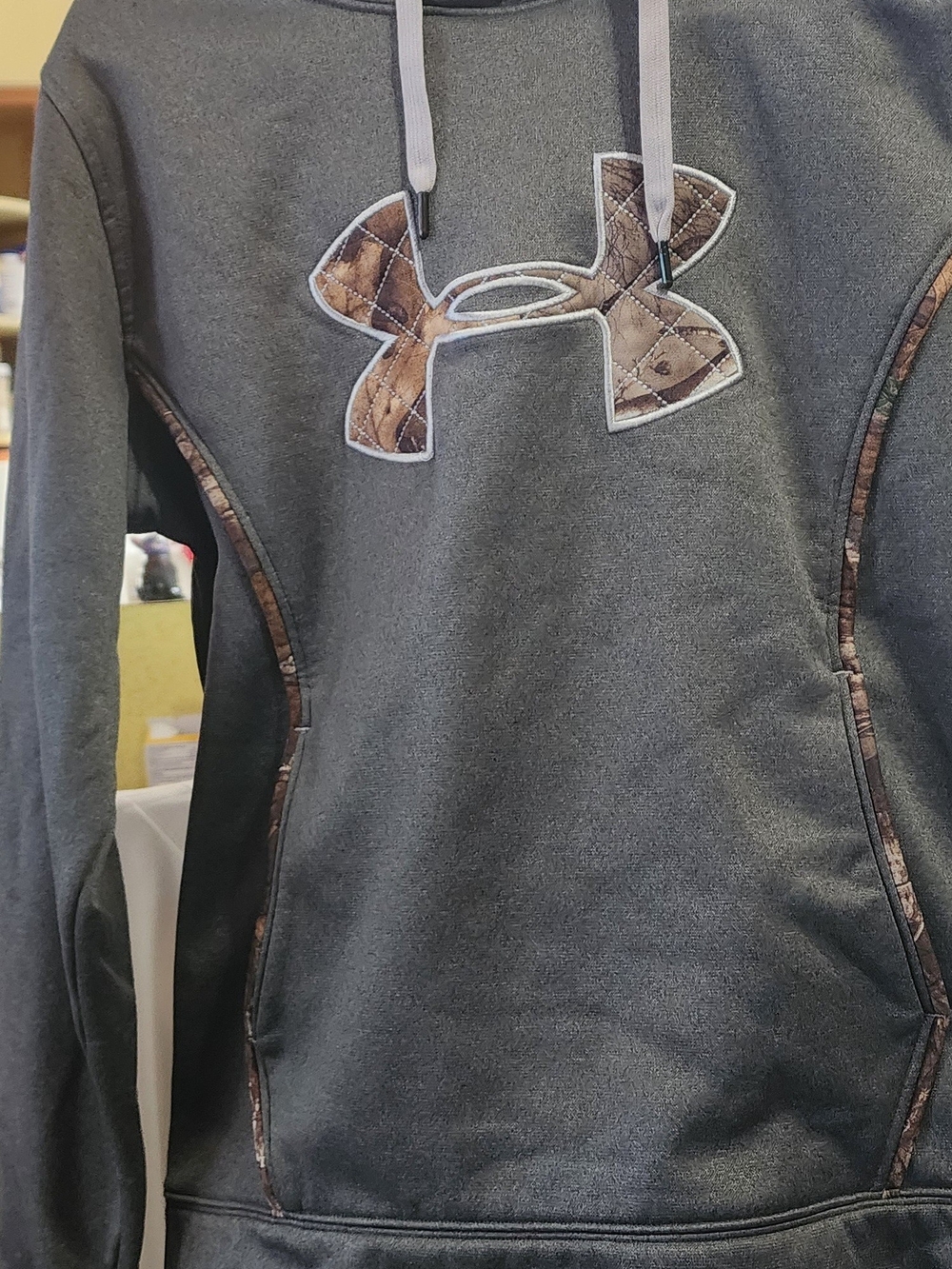 Under Armour Women's Gray Hoodie with Camo Logo and Trim Sz Med